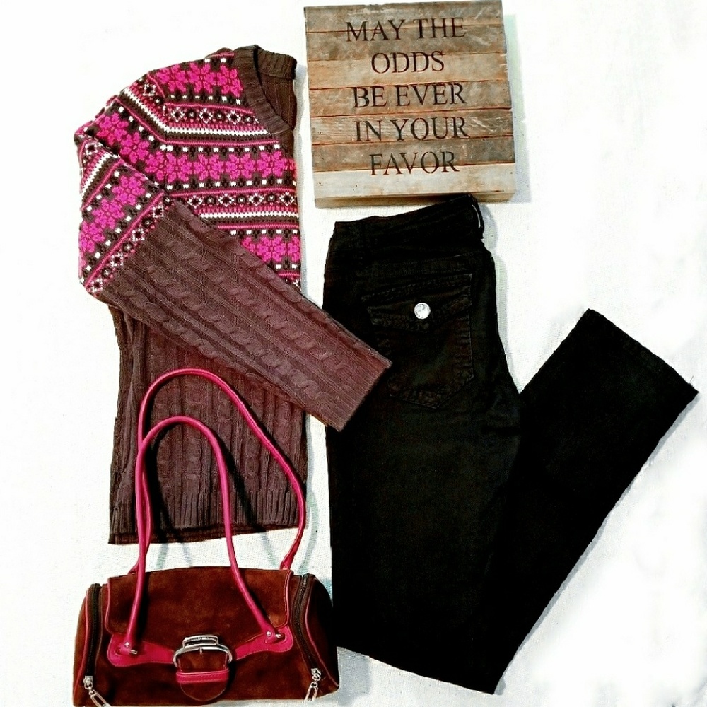 SO CUTE! Alpine, V-Neck Sweater - Picture 2 of 2